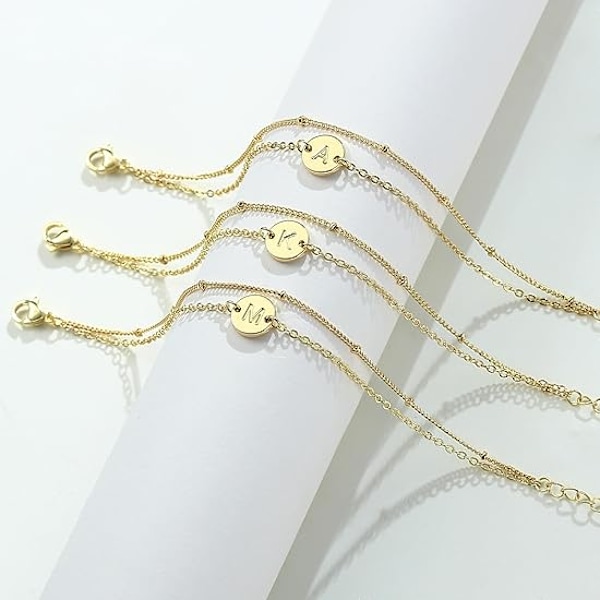 A-Z Guld Initial Armbånd til Kvinder Trendy - Fint 33K Guldbelagt Lagdelt Perlebogstav Initial Armbånd Personligt Disk Monogram Armbånd