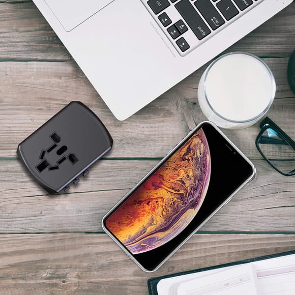 Universal rejseadapter, international stikkonverter med 4 USB-porte og USB-C, alt-i-en