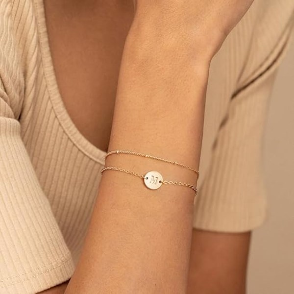 A-Z Gull Initial Armbånd for Kvinner Trendy - Sjarmerende 38K Gullbelagt Lagdelt Perlebrev Initial Armbånd Personlig Skive Monogram Armbånd