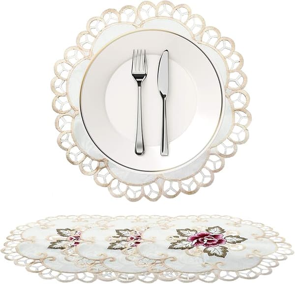 4 stk. Broderte blondeutskårne runde duker, brikker, vasematter, bomull, lin, 30 cm diameter rund