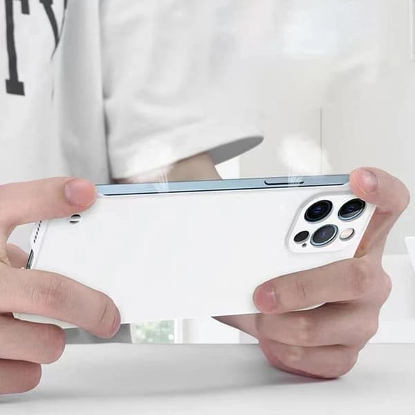 med iPhone 11 Pro Max; Vitt ultratunt ramlöst hårt mobilskal med ramlöst stötsäkert frostat bakstycke. White iPhone 11 Pro Max