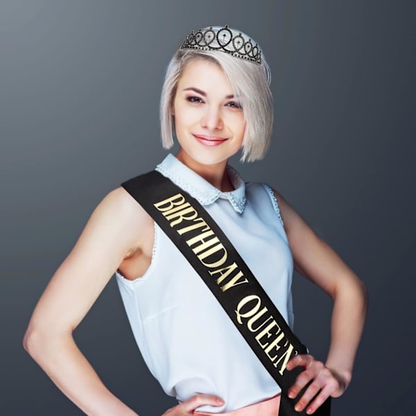 Fødselsdagskroner til kvinder Fødselsdagsdronning Sash & Rhinestone Tiara Sæt Fødselsdagstiaraer og Sash til kvinder