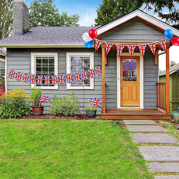 10m Union Jack -kolmioviiri, 30 kpl Ison-Britannian lippuja, Kuningas Charlesin kruunajaiskoristeet, juhlakoristeluun