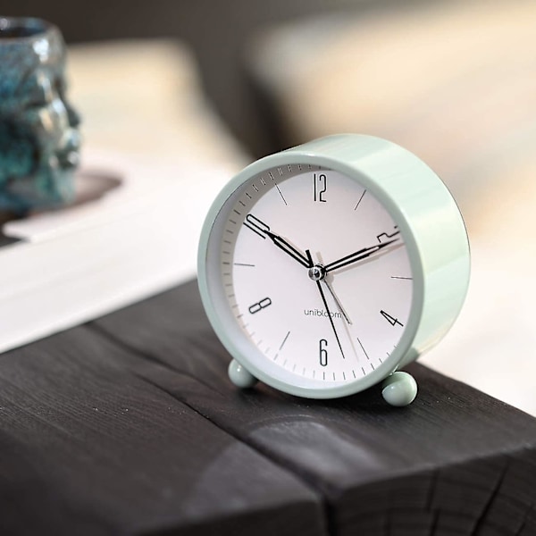 2024 Tyst väckarklocka - Tickfri Analog Väckarklocka med Varm Belysning - Minimalistisk Rund