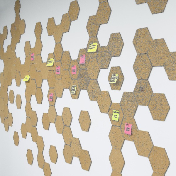 Hexagon Cork Opslagstavler - Pakke med 8 (inkluderer 40 Pins) | Pukkr