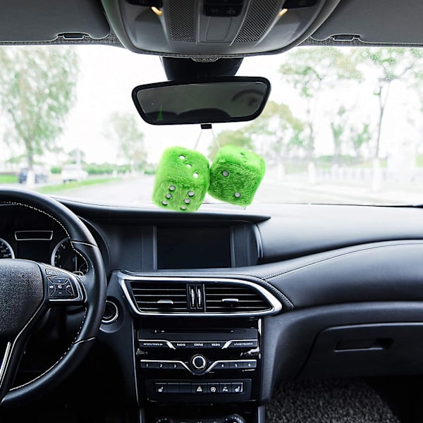 Karvainen noppa, pari ripustusparia autoon, jossa on pisteitä autoon