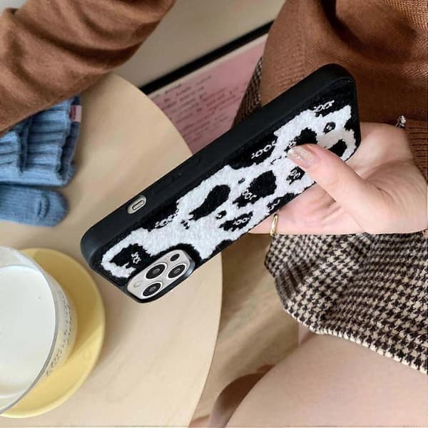 Sød Sort Kitty Blød Fnulleret Skal Kompatibel med iPhone 14 Pro (Ikke Max)[JUN]
