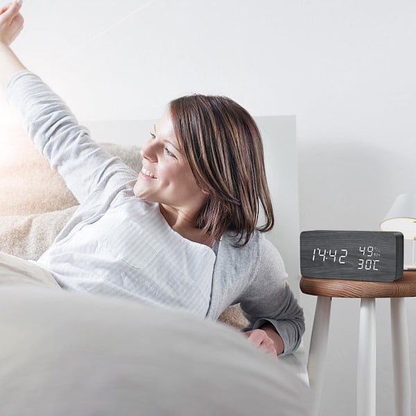LED Väckarklocka, Digital Träklocka, Multifunktionell Väckarklocka, 3 Separata Alarm, Röst- & Beröringsaktiverad, Temperatur black