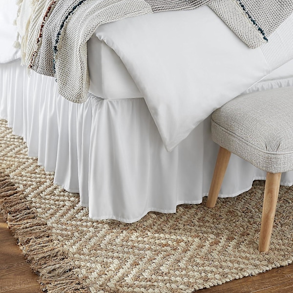 Amazon Basics Let Sengetæppe, Klassisk Stil, Blødt og Stilfuldt Mikrofiber med 36 cm Fald, Dobbelt, Hvid, Ensfarvet
