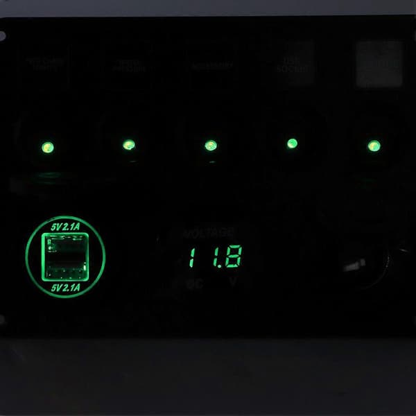 5-gangs LED-vippekontaktpanel med digitalt voltmeter, universelt til autocamper, bil, motorbåd, grøn