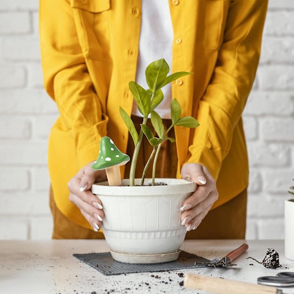 Selvvannende pigger soppformet plantevanningskuler Irrigasjon vanningsenhet Hagevanner for innendørs utendørs planter 4 pakker