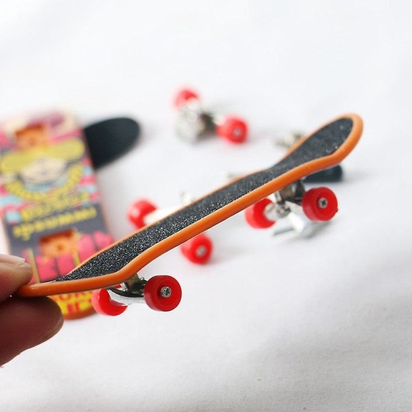 Miniature Furniture Toy Dolls House DIY Decoration Accessories Mini Alloy Skateboard