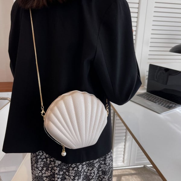 Underbar kedjerem kosmetisk väska Pearl Seashell Axelväska för alla hjärtans dag White