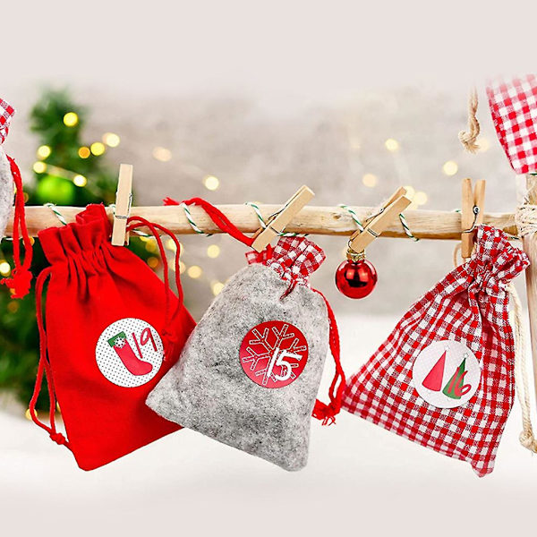 Julekalender med 24 gjenbrukbare godterigaver med snøring og poser til DIY