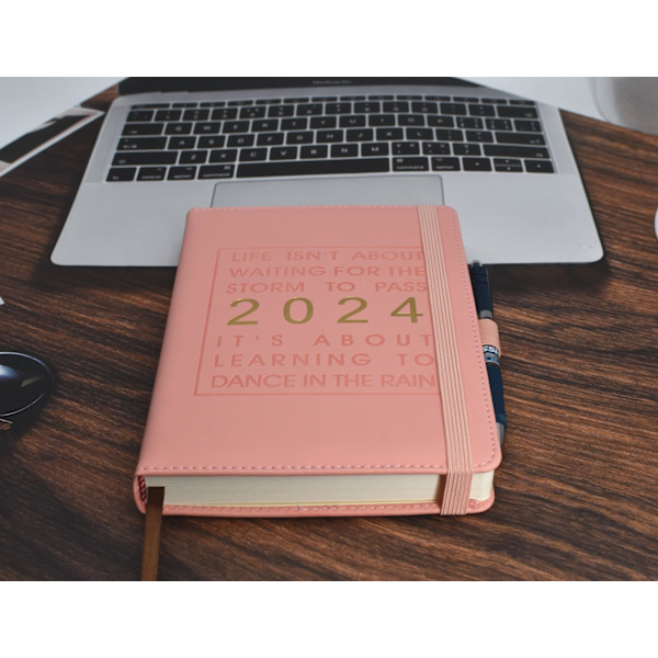 Dagbog 2024, Dagbog 2024 A5 en side pr. dag, 316 sider pink