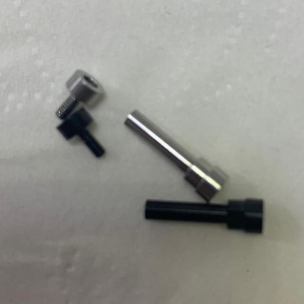 Metal Swing Screw til Bose QuietComfort QC35 Hovedtelefoner, Sort