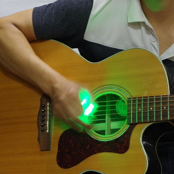 Led-gitarrplektrum, lysande gitarrplektrum, ukuleleplektrum, gitarrplektrum, automatiskt lysande plektrum för förbättrad scenprestanda White