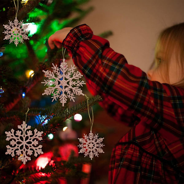 36 stk hvite glitter snøflak i plast til jul og vinter