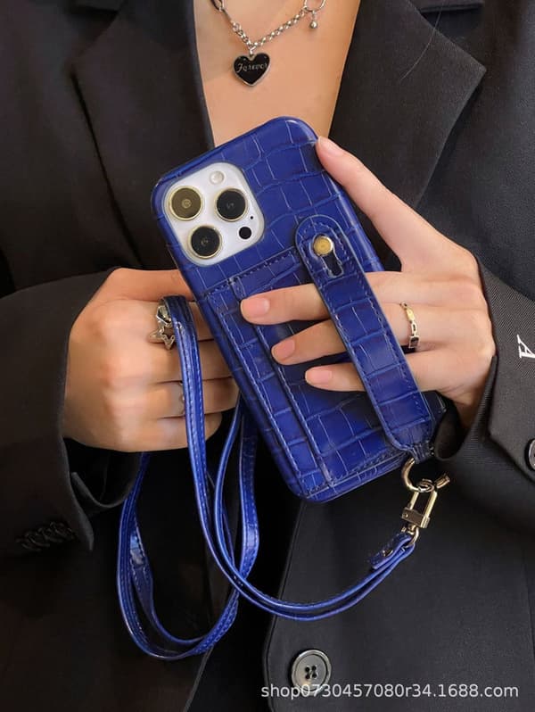 Fodral för iPhone 15 kungsblå kortfack handledsrem crossbody halvtäckande stativ