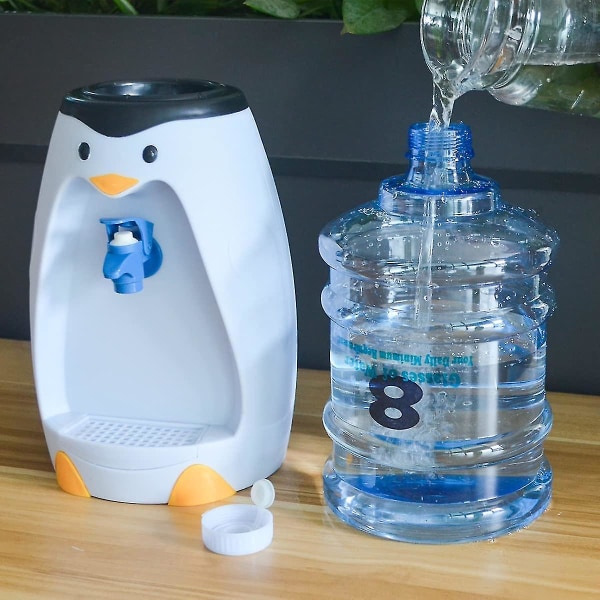 Liten pingvinformad kallvattendispenser för barn med tank och kran, mini dryckesautomat