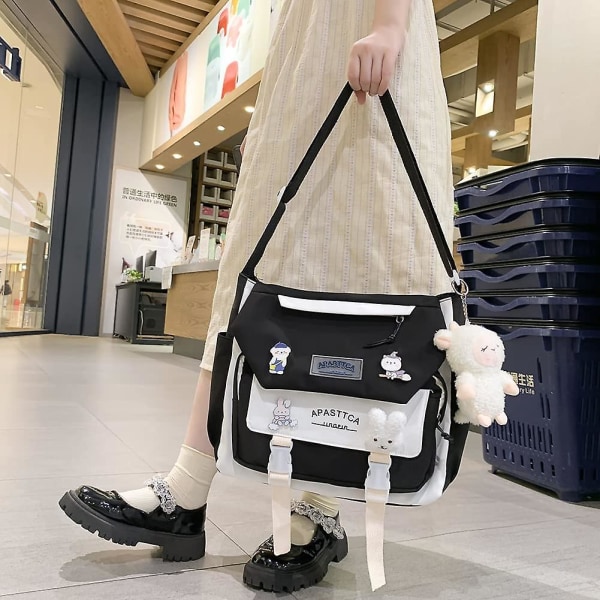Messenger-väska för tjejer med fyllt hänge Kawaii Crossbody-väska Black