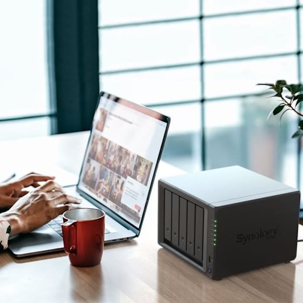 5-fack expanderbar NAS-server - SYNOLOGY - DS1522+ - AMD Ryzen R1600 - 8 GB DDR4 - RAID 1