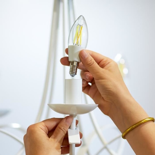 WiZ E14 40W glödlampa med variabel vit flamma