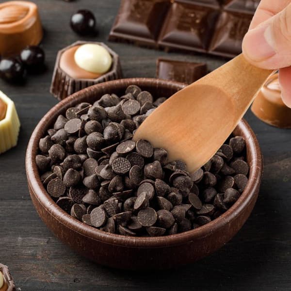 Et sett med 4 mini treskjeer, 7 cm lange – for salt, krydder, desserter, kaffe og honning.