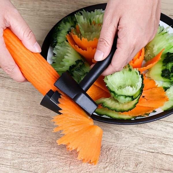 3-delt sett: Gulrot- og potetspiralizer, fruktskreller og dekorasjonskniv