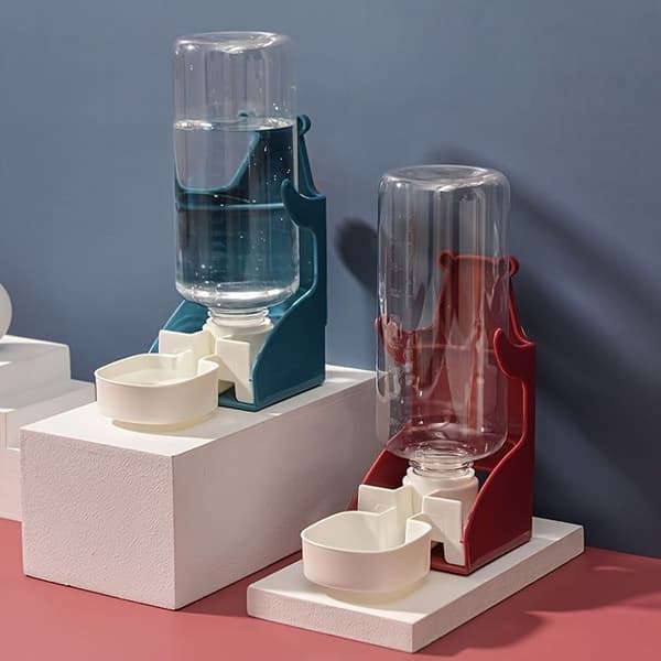 Blå hängande automatisk vattendispenser — Automatisk vattendispenser för kaninburar