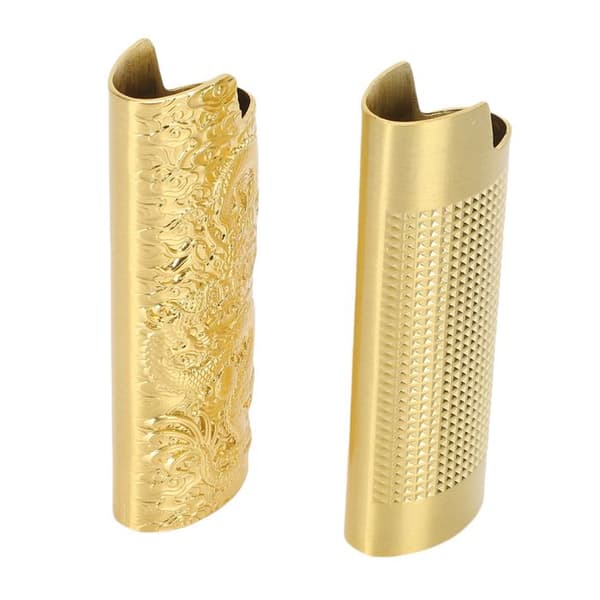 2 stk. J6 Lighteretuier – 3D Reliefgitter + Gulddrage – Retro Luksus – 8 cm