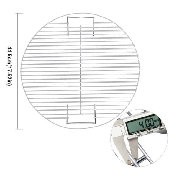 Rund kullgrill med en diameter på 44,5 cm – egnet for grilling og røyking.