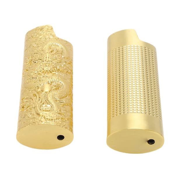 2 stk. J6 Lighteretuier – 3D Reliefgitter + Gulddrage – Retro Luksus – 8 cm