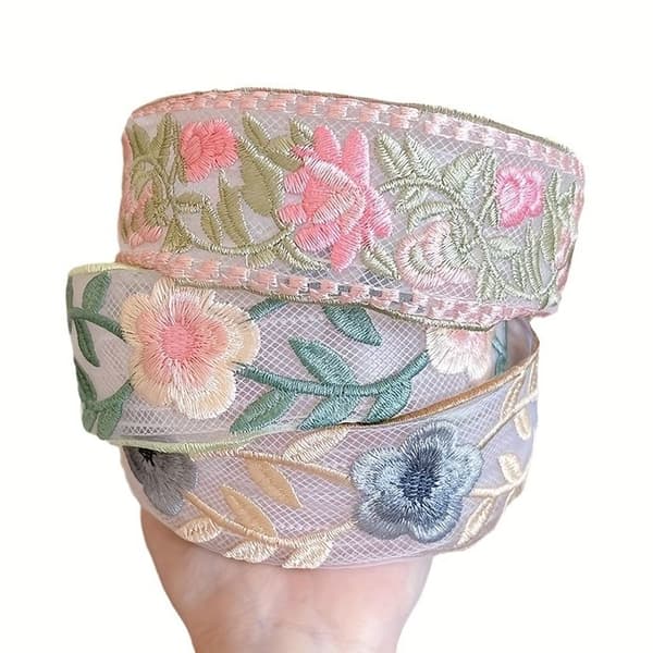 Set med 3 bohemiska broderade hårband med breda flätor i blommigt tryck