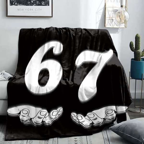 Trykt tæppe, nummer 67-tema, polyesterflannel, digitaltryk, ideelt til lure, camping, rejser, bil, 150*200 cm