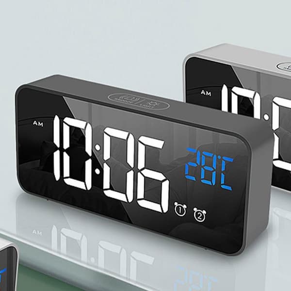 LED-väckarklocka – spegeldisplay, tyst drift, temperaturvisning – för sovrum, kontor – svart
