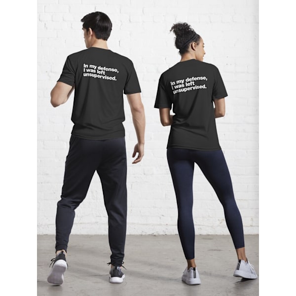 Till mitt försvar lämnades jag utan uppsikt. Aktiv T-shirt Black S_Back