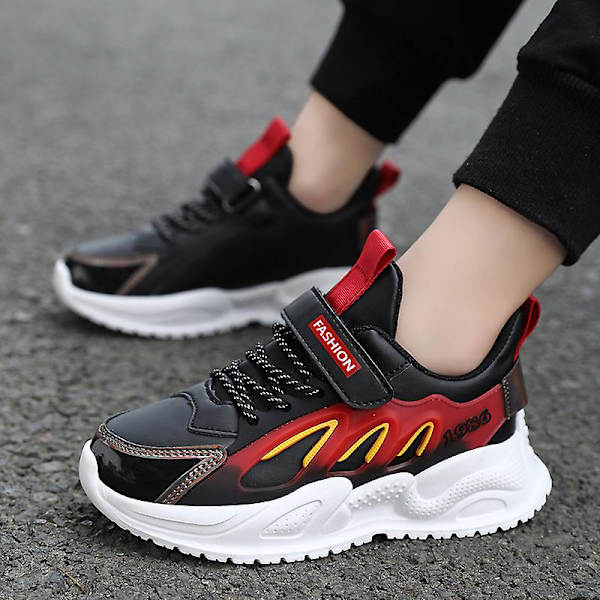 Kids Sneakers Andas löparskor Mode Pojkar Flickor Sportskor T831 BlackRed 34