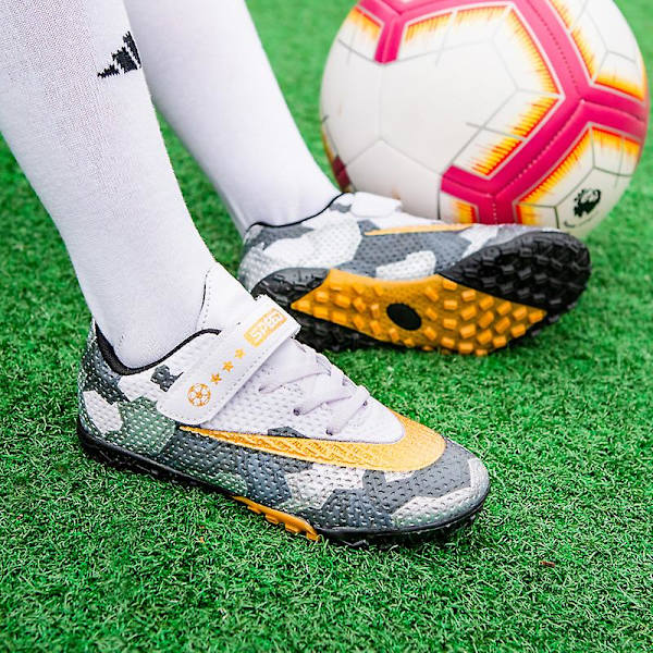 Fotbollsskor för barn Halkfria fotbollsskor Klossar Gräs Fotbollssneakers 2022 BlackWhite 36