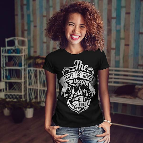 Truth Is Stranger Slogan Svart T-shirt för kvinnor | Wellcoda L