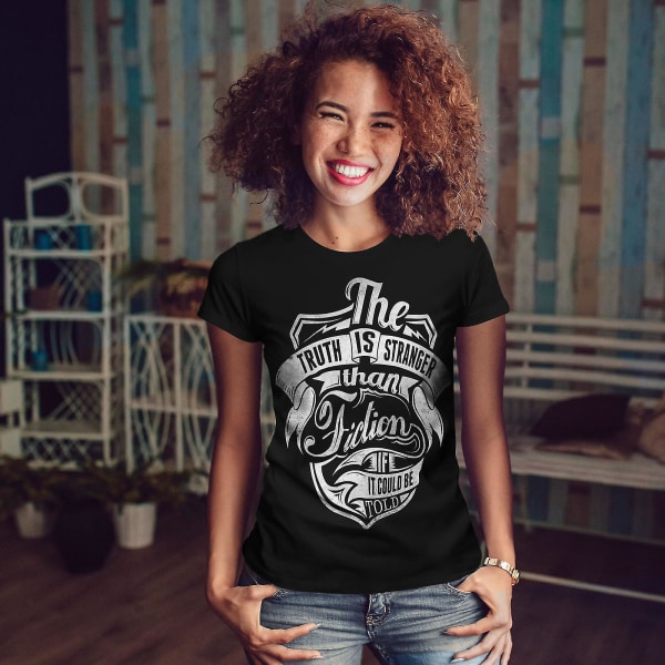 Truth Is Stranger Slogan Svart T-shirt för kvinnor | Wellcoda M