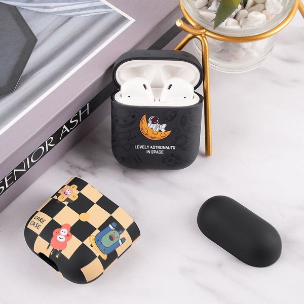 Tpu- case för Airpods 1/2 Black Crescent Astronaut