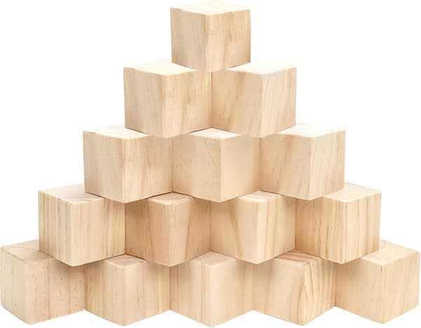 10 stora träkuber – 2 x 2 x 2 cm träkuber – stockar och barrträblock