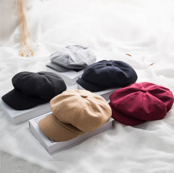 Dame beret i ensfarget - 13cm - rød