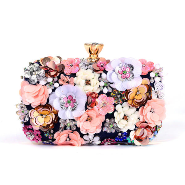 Damklänning med blommor, kvällshandväska, kedjesträck, axelväska