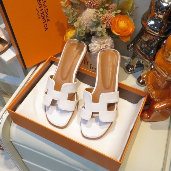 H Svart Brun Vit Beige Guld Damsandaler Platt Bekväma Damtofflor Mode Platt Sandaler för Kvinnor Sommar vit 39 white 39