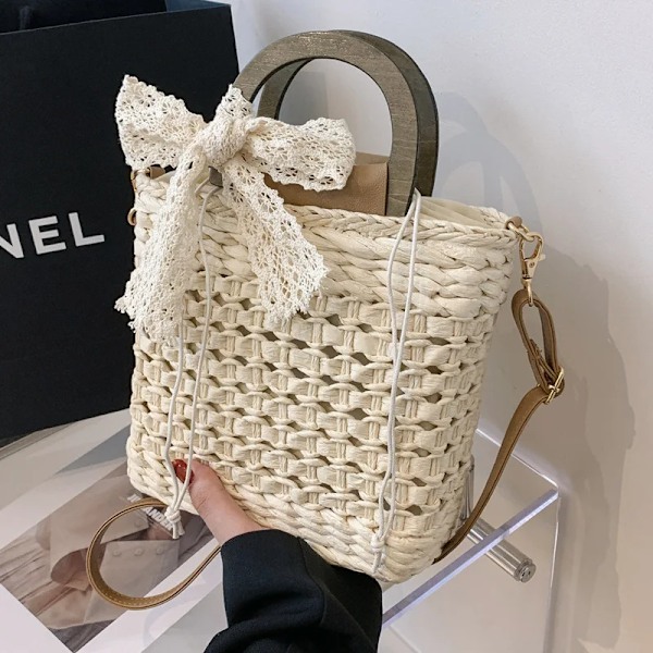 Naisten olkilaukku puisella kahvalla, rottinkipunottu design-olkalaukku, kesäinen matkalaukku, rantakassi Beige AddRibbon 20x8x18cm
