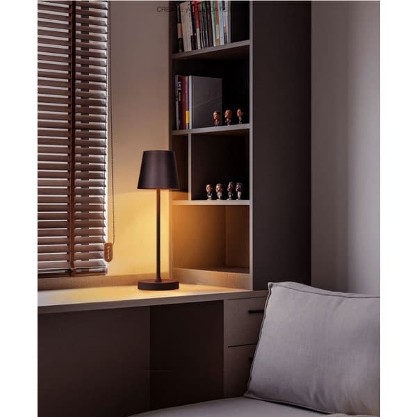 Johdoton LED-pöytävalaisin USB-latauksella