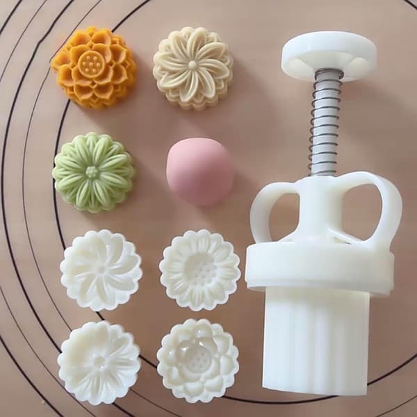 Månkaksform i plastmaterial 20g Blomformade Stämplar Månkaka