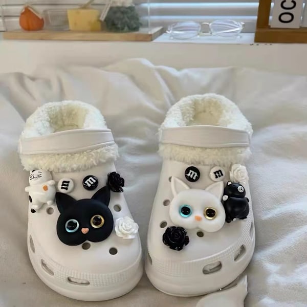 12 st 3D Clog-Sandaler Smycken (svart och vit katt), Skocharm